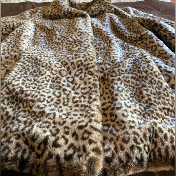 CALVIN KLEIN Super Soft Leopard Cheetah Print Faux Fur Coat - Picture 3 of 10